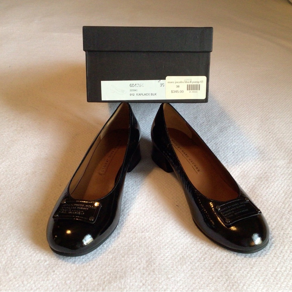 NIB   Marc Jacobs black patent leather pump 38- NEW IN BOX